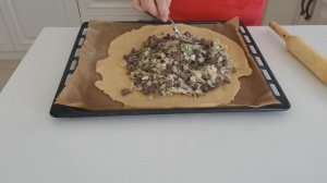 Универсальный қамырдан,  үш түрлі начинкамен жасалынған пирогтар??