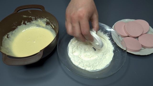 Колбаса в тесте. Колбаса в кляре на сковороде к чаю. Простой рецепт быстрого завтрака
