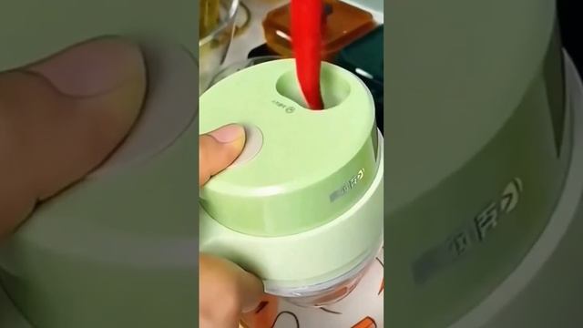 very satisfying sound vegetables slicer