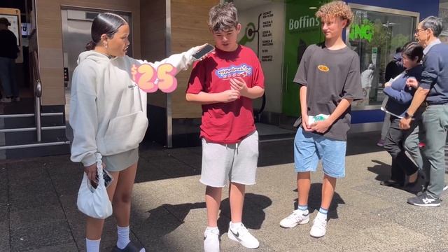 How Much Is Your Outfit? ?? смотреть онлайн