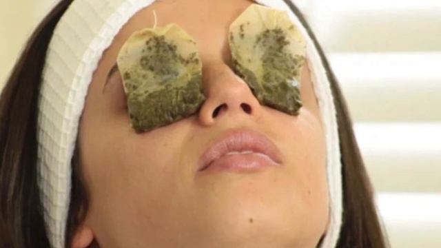 Лёгкий способ УБРАТЬ МЕШКИ под ГЛАЗАМИ, который вас обрадует и удивит! смотреть онлайн