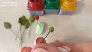 Земляника из полимерной глины