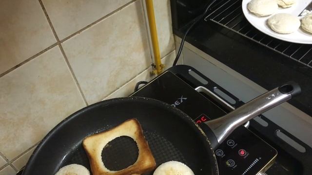 Элина приготовила сюрприз завтрак вместе с мамой. смотреть онлайн