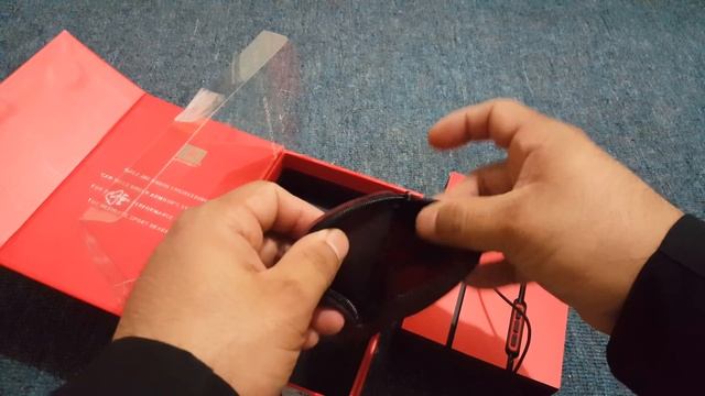 Unboxing of JBL Under Armour Wireless Headphone смотреть онлайн