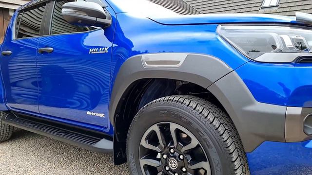 TOYOTA HI-LUX 2.8 D-4D Invincible X Double Cab Pickup 4dr Diesel Auto 4WD Euro 6 (s/s) (204 ps) смотреть онлайн