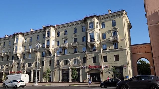 Минск. Сталинский ампир. Дом с часами на проспекте Независимости. Сентябрь 2023 года.