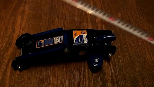 ОНЛАЙН ТРЕЙД.РУ — Домкрат подкатной 2 тонны KRAFT КТ 820000 смотреть онлайн