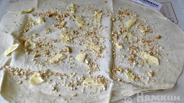 Штрудель из тонкого лаваша с яблоками в духовке
