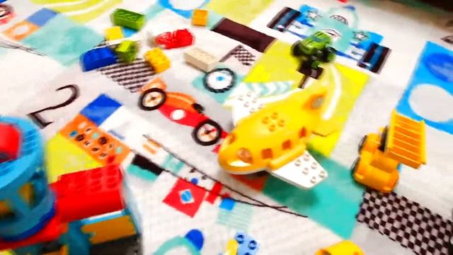 Машинки. Занятие для детей. Играем в конструктор Лего смотреть онлайн