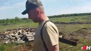 Я здесь спал, сюда попал снаряд, моя одежда, буквально, горела
