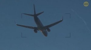 Почему самолеты взлетают и садятся против ветра