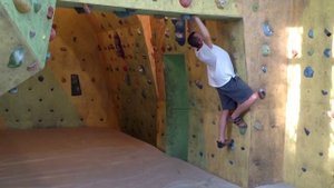 Школа скалолазания Гекконы. Руками по потолку