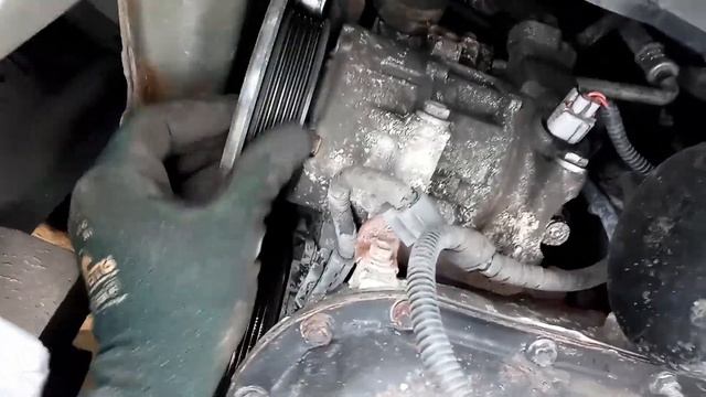 Кто издает громкий , металический шум Toyota Avensis . смотреть онлайн