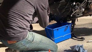 2012 BMW F800R oil change