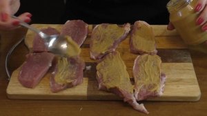 Нежное мясо с горчицей и майонезом в духовке. Простой рецепт