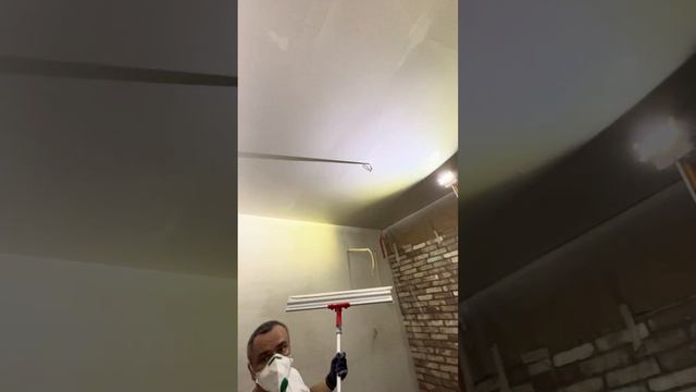 Механизированное шпаклевание с помощью безвоздушного аппарата высокого давления. Одесса