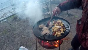 Самый лучший Ужин на огне/Готовим КОРОННОЕ БЛЮДО в сковороде на костре