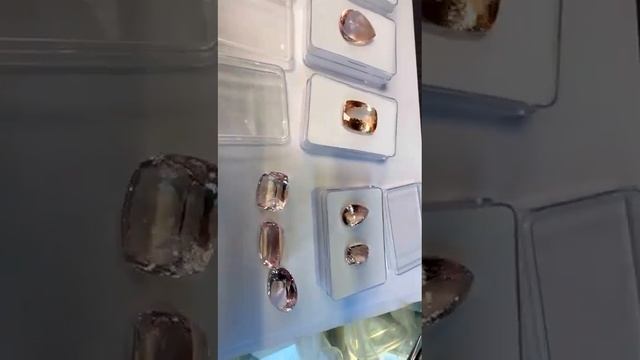 Драгоценные камни: морганит. Розовый цвет. Крупный и стоящий камень.