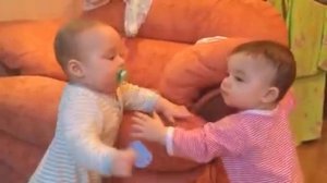 Дети и соска