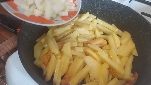 Жареная картошка с рыбой. Как ПОЖАРИТЬ КАРТОШКУ, чтобы ВСЕГДА просили еще.