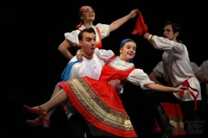 "На лавочке", ансамбль "Ритмы детства". "On the Bench", the ensemble "Rhythms of Childhood".
