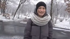 Снег кружится, летает, и тает