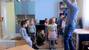 Игра на развитие внимания и саморегуляции «Карлики и великаны»