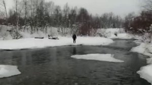 "Ямаха викинг 4"  в брод по реке...