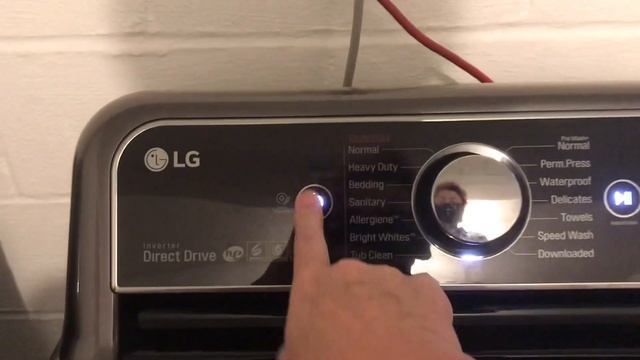 Прачечная комната в Америке и стиральная машина и сушилка LG. смотреть онлайн