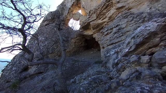 Глаз Дракона. Солнечный мартовский день в горах. Тропа привела снова к знакомым местам.