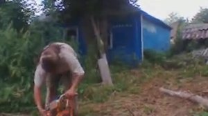 Немая короткометражка о том, как не заводилась пила Урал ))