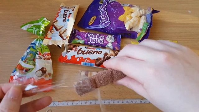 Kinder Bueno White Crispy Wafer Filled With Milk And Hazelnut Cream And Coated With White Chocolate