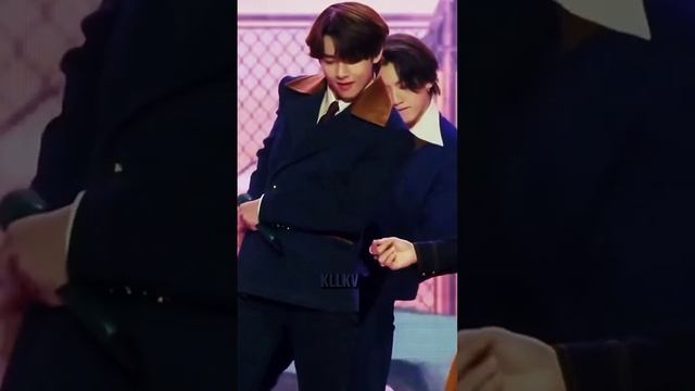 Охххх чёрт Чонгуки ?????? #taekook #taekookisreal #vkook #jungkook #taehyung #kookv #jk #вигуки #v