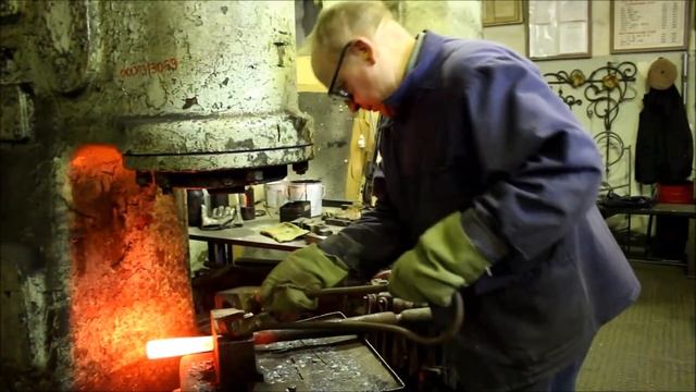 Forging a candlestick. Кованый подсвечник в храм. смотреть онлайн