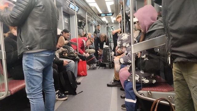 Санкт-Петербургское метро: музыканты в вагоне, часть первая.