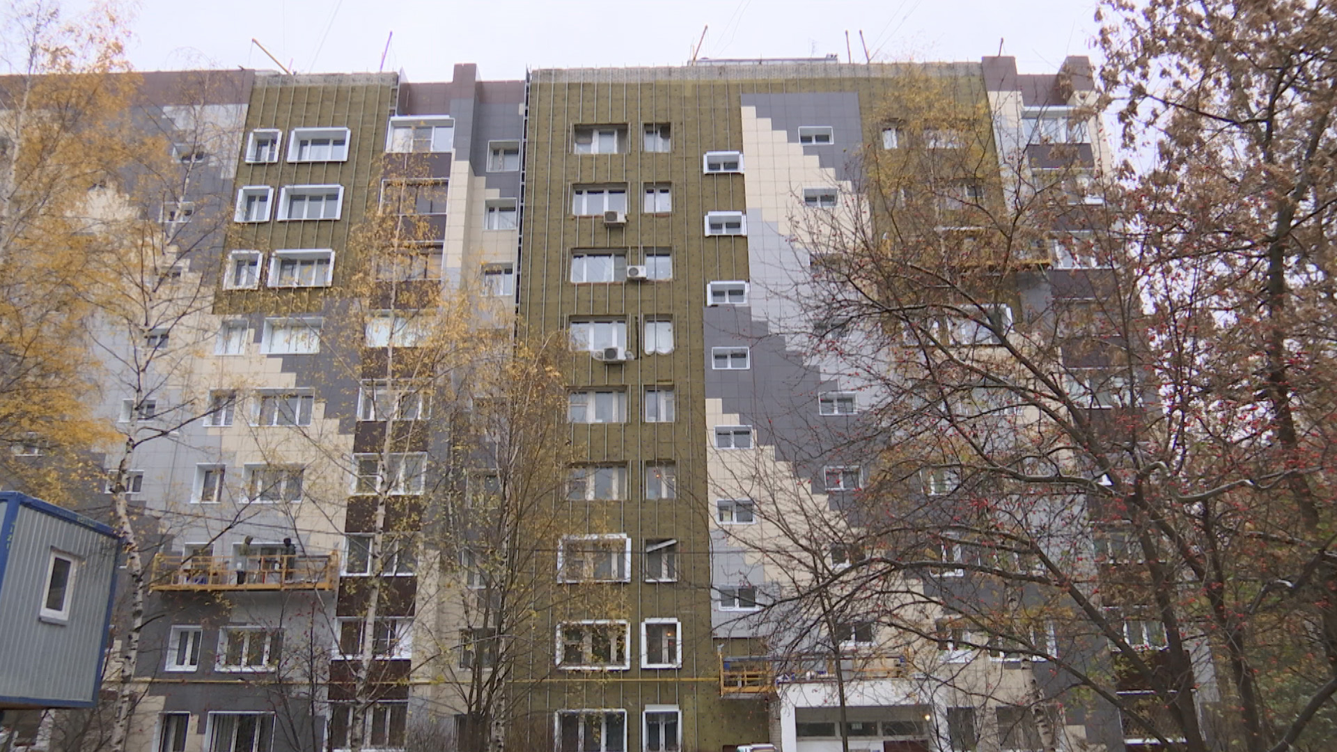 Жилой дом на улице Льва Толстого утеплят до конца ноября