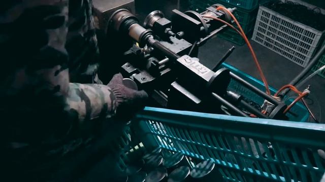 Автоматизированый завод в Китае по производству термосов. Сделано в Китае. смотреть онлайн