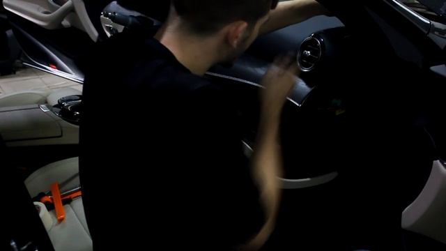 Mercedes-Benz E-Class W213, перетяжка передней панели и карт дверей.