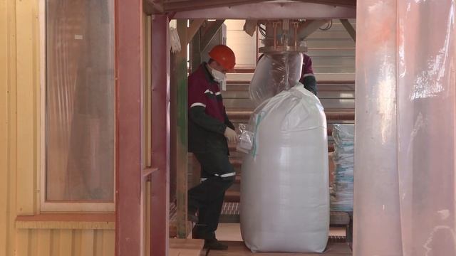 На СОФ-2 начали фасовать хлористый калий в мягкие контейнеры смотреть онлайн