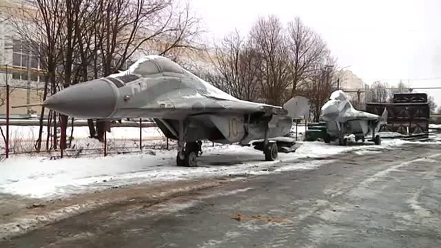 Видеосюжет о начале работ по установке памятника истребителю МиГ-29.mp4
