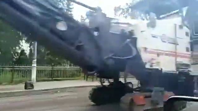 Продолжается ремонт проезжей части ул. 8 Марта смотреть онлайн