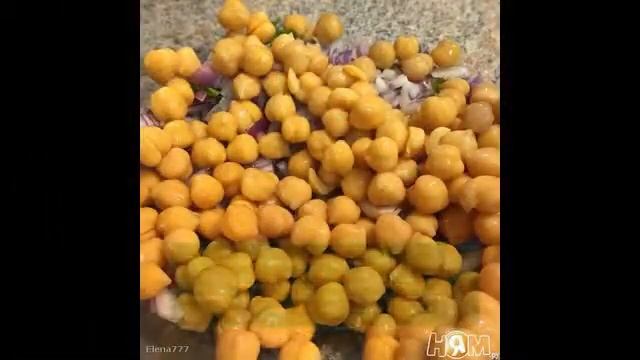 Салат с нутом и тунцом