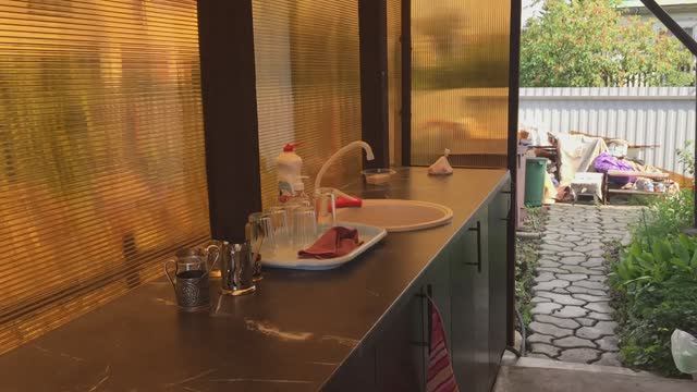 Подача воды в умывальник на даче. Вода на кухне