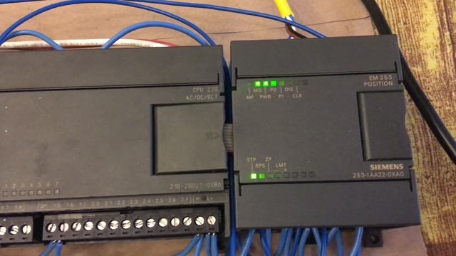 Siemens S7-200 EM253 Position Module Controlling a Stepper Motor смотреть онлайн