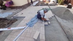Установка уголок для брусчатка.Укладка брусчатки. Бурсчатка босиш