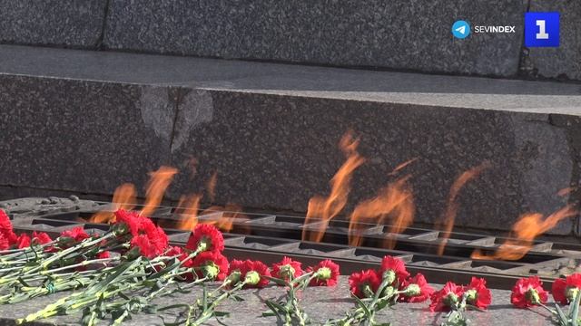 Звезда Героя: севастопольцы провели флешмоб на Сапун-горе