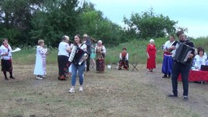 Танцы под баян и аккордеон в ночь на Ивана Купала.