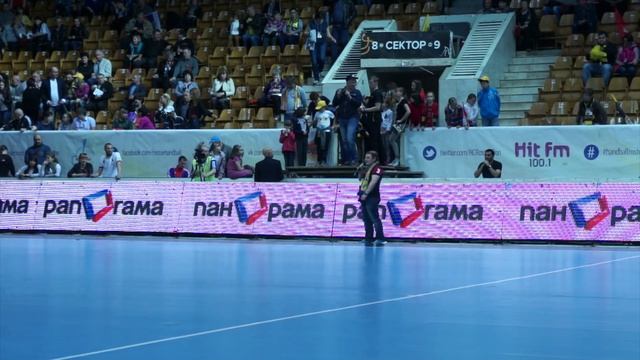 Фанат "Ростсельмаша" Пират делает предложение руки и сердца своей девушке Татьяне смотреть онлайн