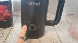 Воздушный коктейль из сока с помощью Kitfort KT-779