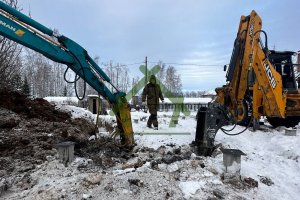 Изготовление фундамента из ЖБ свай септика, скважины, заземления, подведение электричества в дом.